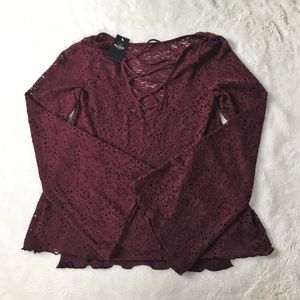 Hollister Bell-Sleeve Lace Top w/tank top